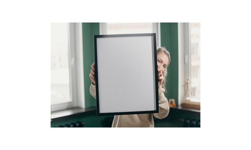 A Frame's Fine Finishing Touch: Completely Clean Acrylic
