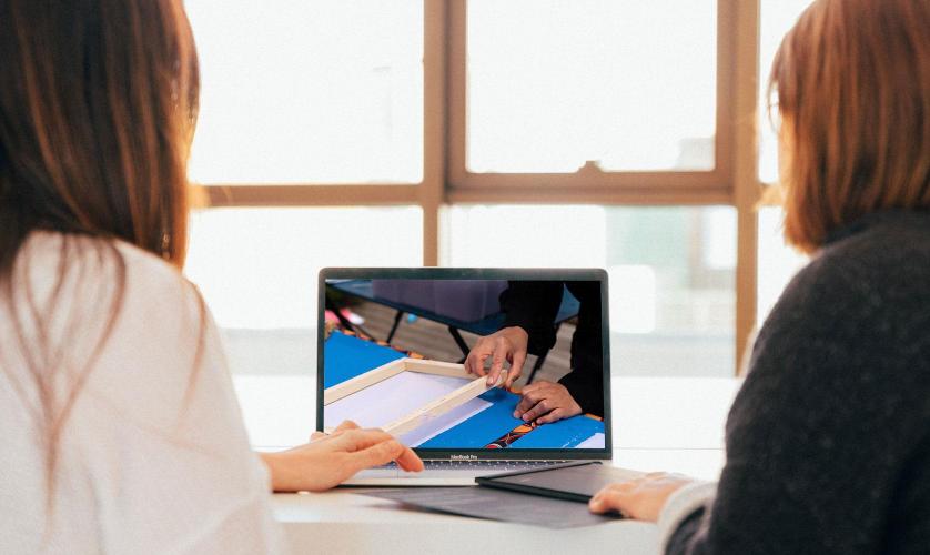 Use our virtual showroom for picture frame design assistance