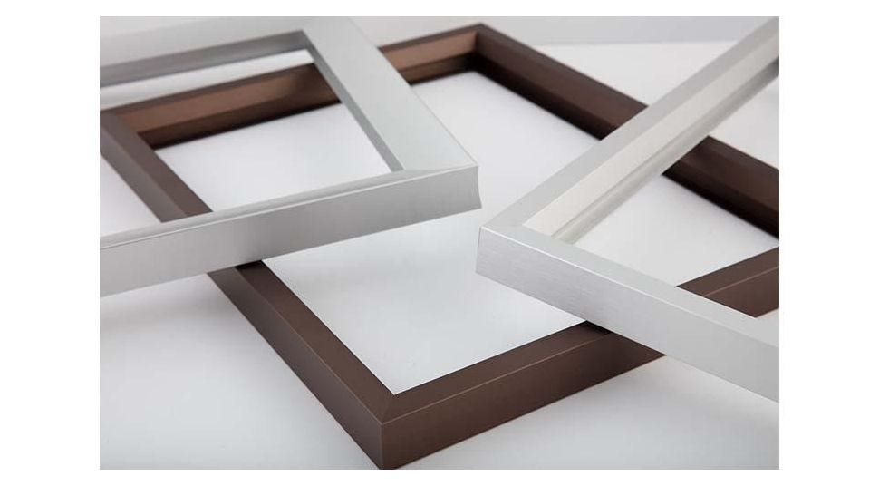 Photographers Count on Metal Frames