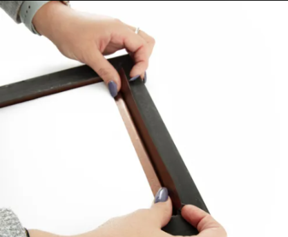 Applying the sealing tape to a frame Applying the sealing tape to a frame